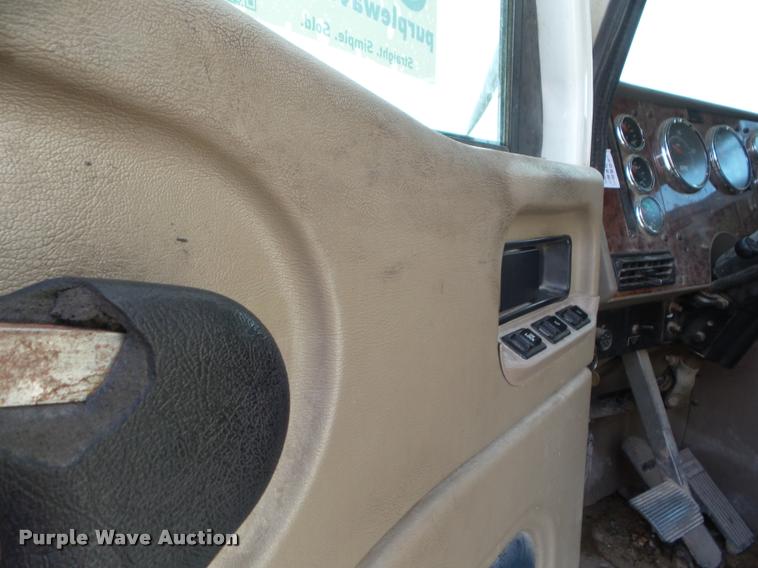 image for item DB3532 2007 International 9400i semi truck