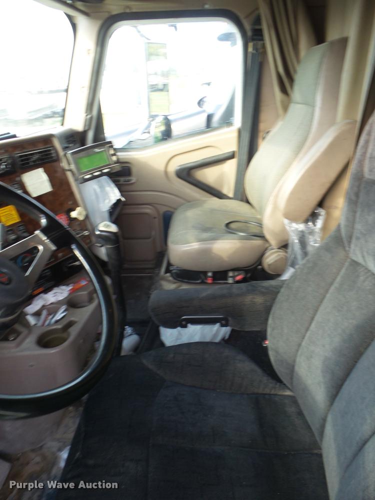 image for item DB3532 2007 International 9400i semi truck