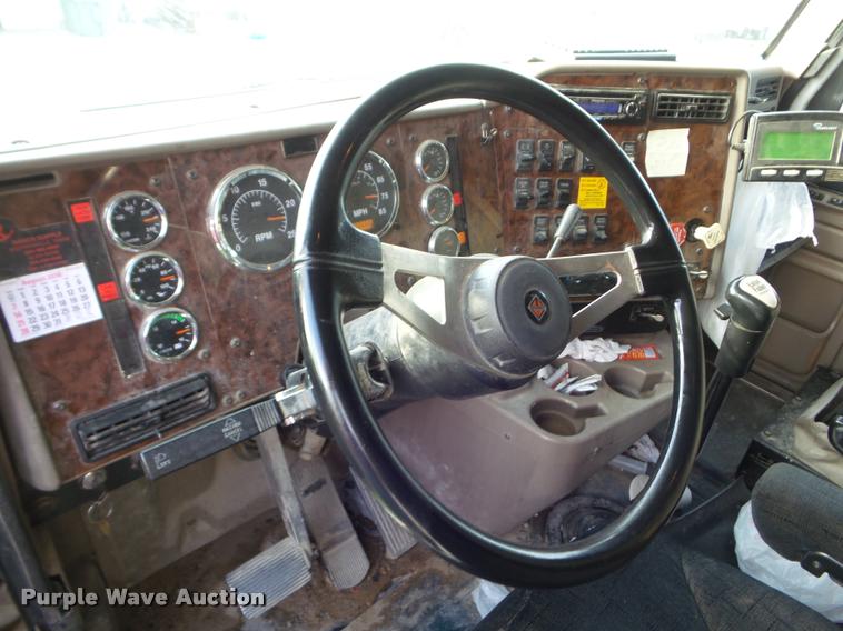 image for item DB3532 2007 International 9400i semi truck
