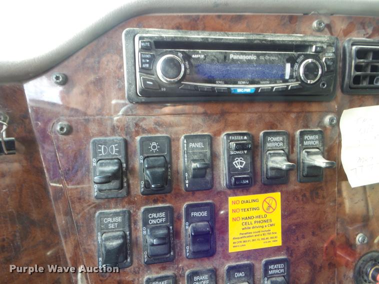 image for item DB3532 2007 International 9400i semi truck