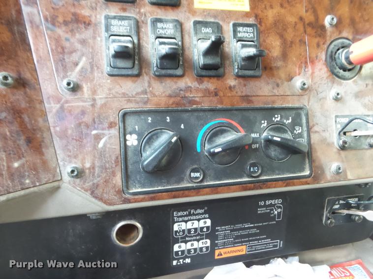 image for item DB3532 2007 International 9400i semi truck