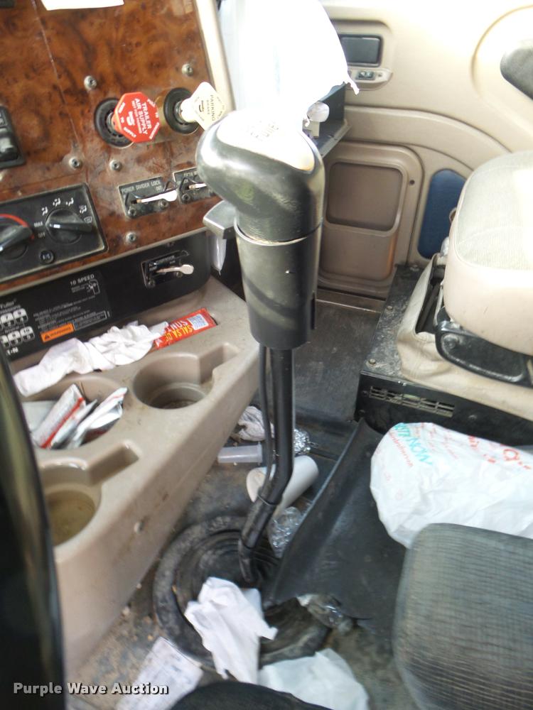 image for item DB3532 2007 International 9400i semi truck