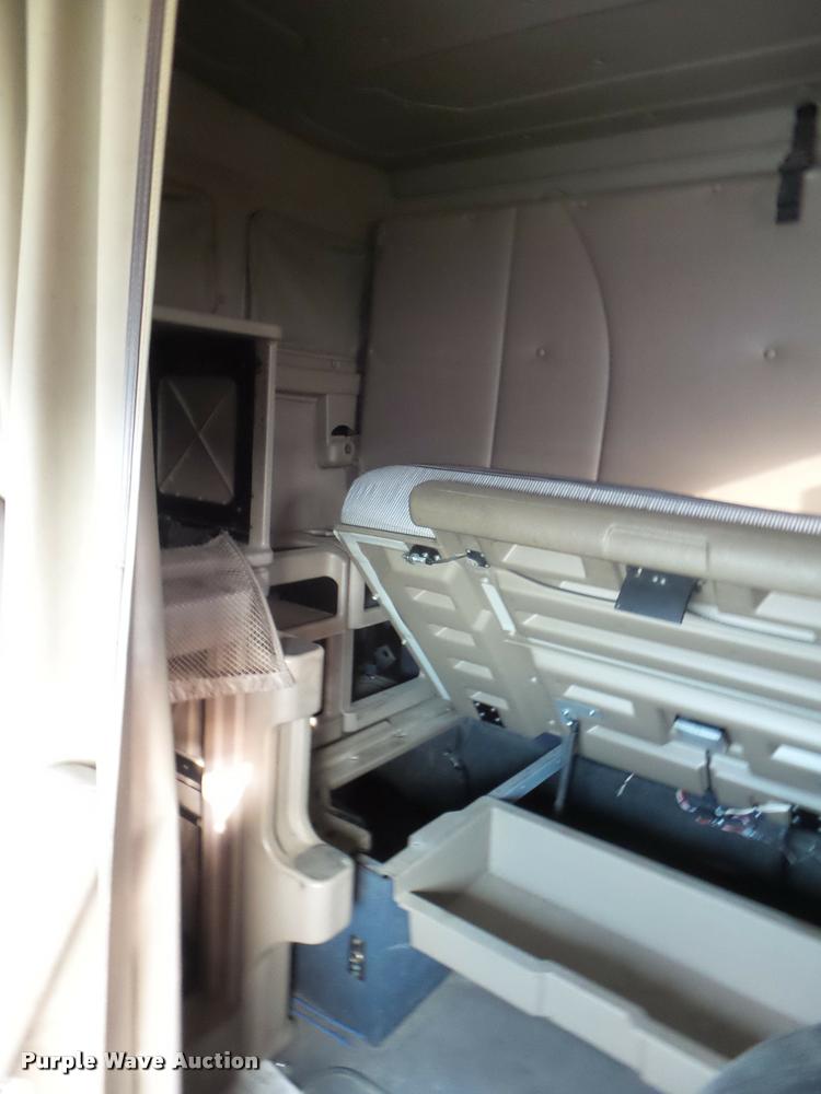 image for item DB3532 2007 International 9400i semi truck