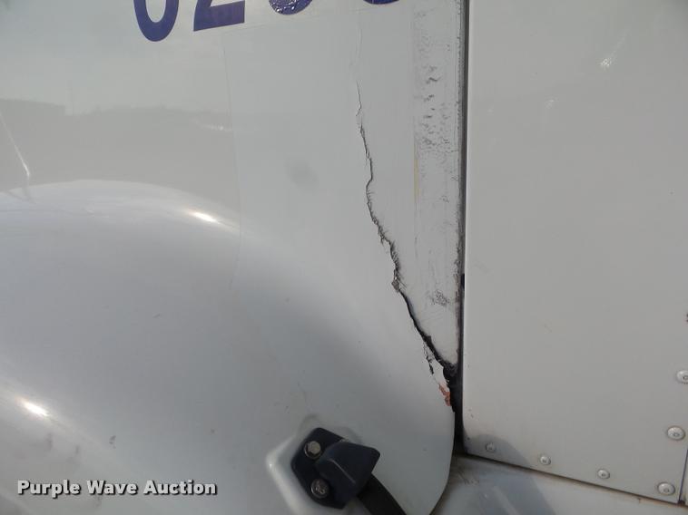 image for item DB3532 2007 International 9400i semi truck