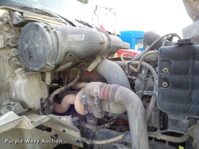 image for item DB3532 2007 International 9400i semi truck