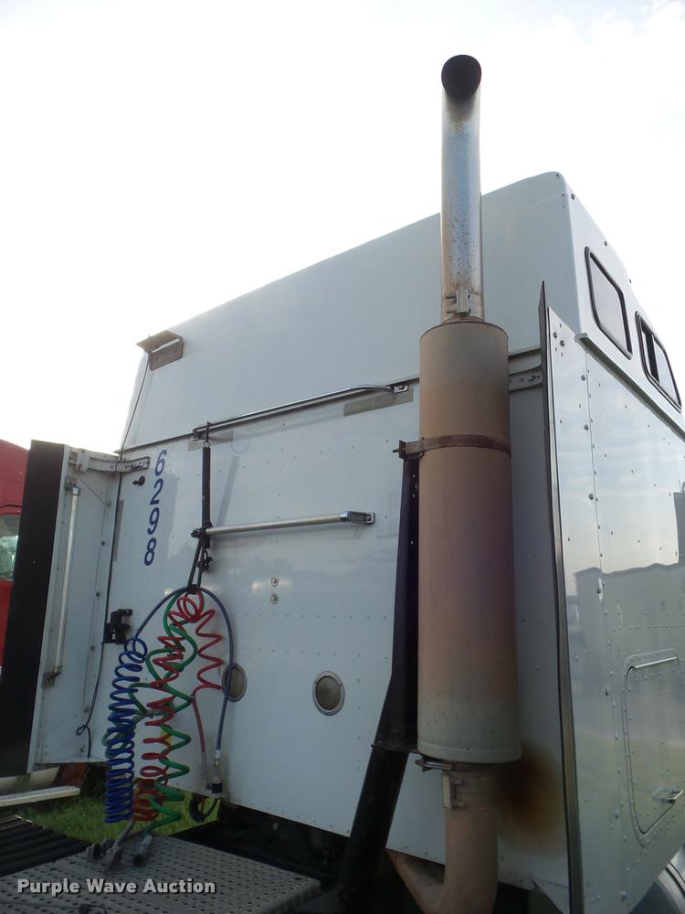 image for item DB3532 2007 International 9400i semi truck