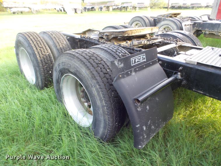 image for item DB3532 2007 International 9400i semi truck