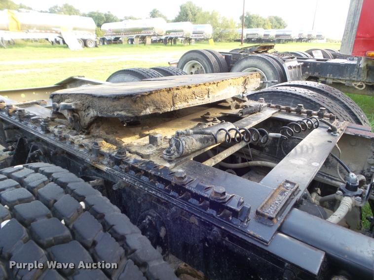 image for item DB3532 2007 International 9400i semi truck