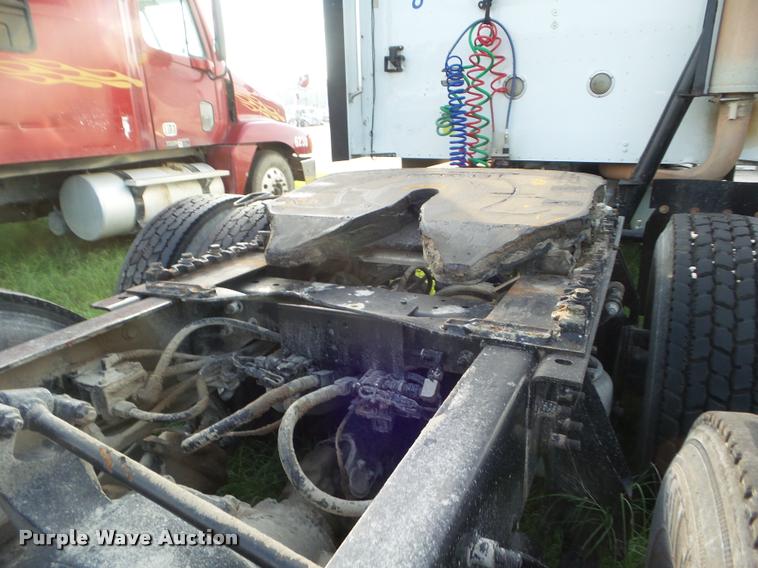 image for item DB3532 2007 International 9400i semi truck