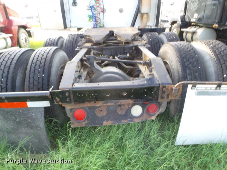 image for item DB3532 2007 International 9400i semi truck