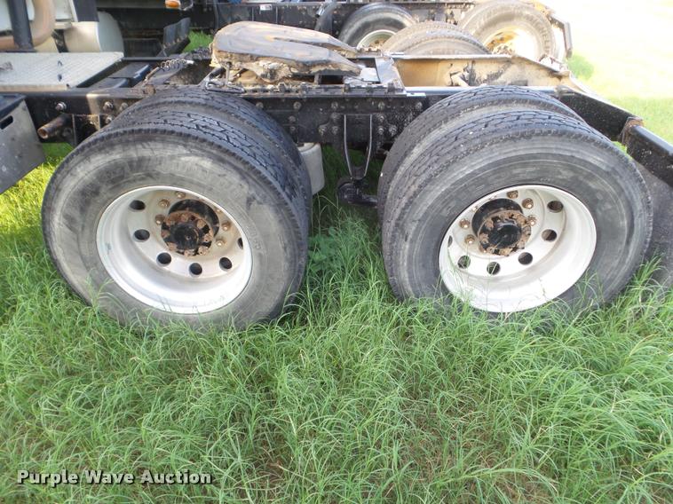 image for item DB3532 2007 International 9400i semi truck