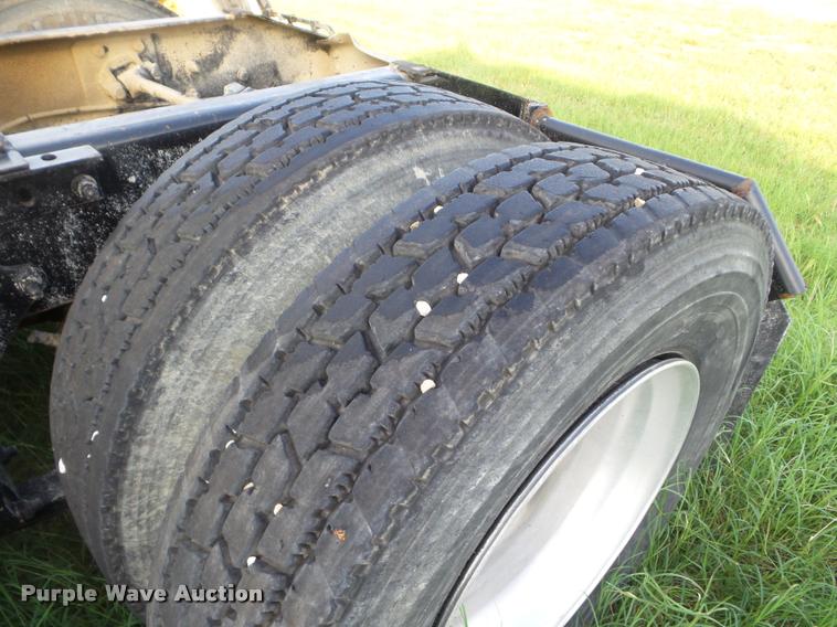 image for item DB3532 2007 International 9400i semi truck