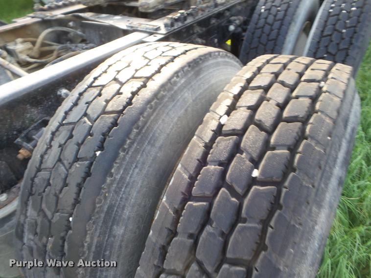 image for item DB3532 2007 International 9400i semi truck