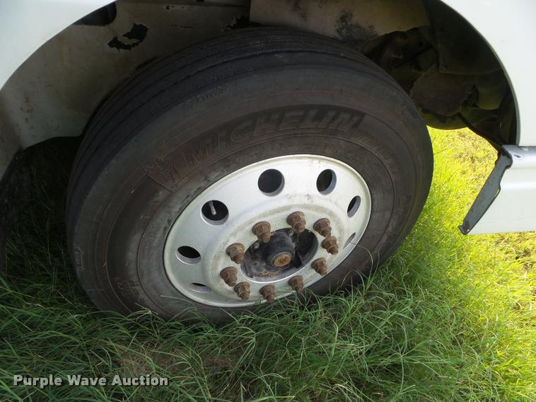 image for item DB3532 2007 International 9400i semi truck