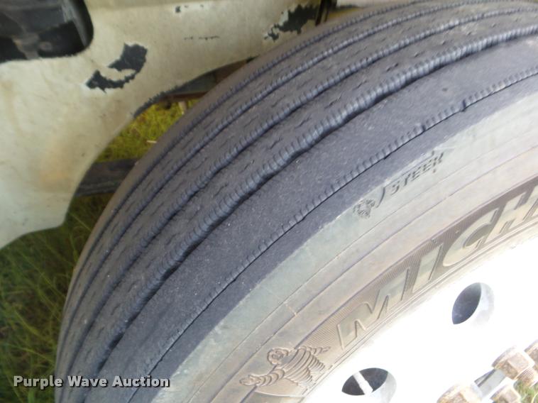 image for item DB3532 2007 International 9400i semi truck