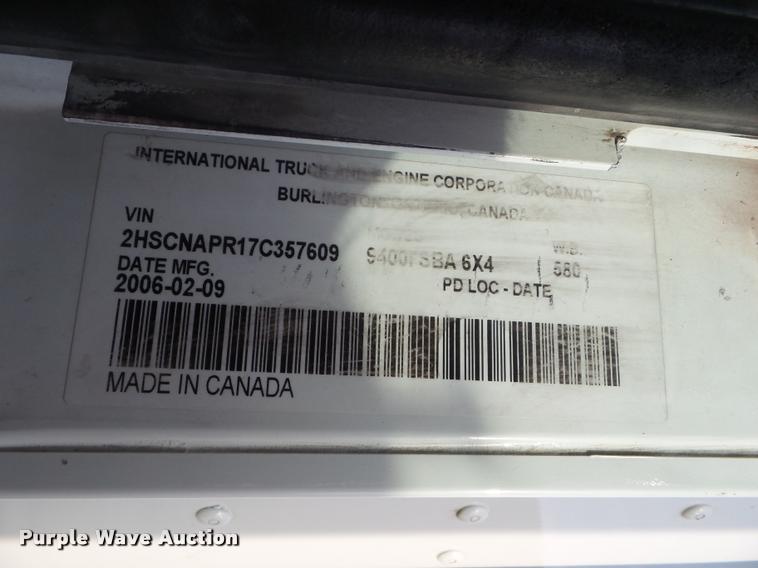 image for item DB3532 2007 International 9400i semi truck