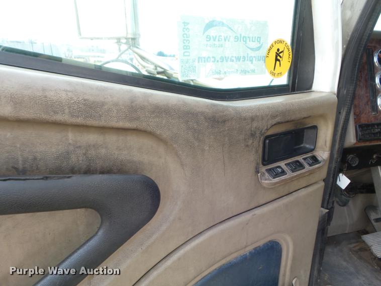 image for item DB3534 2007 International 9400i semi truck