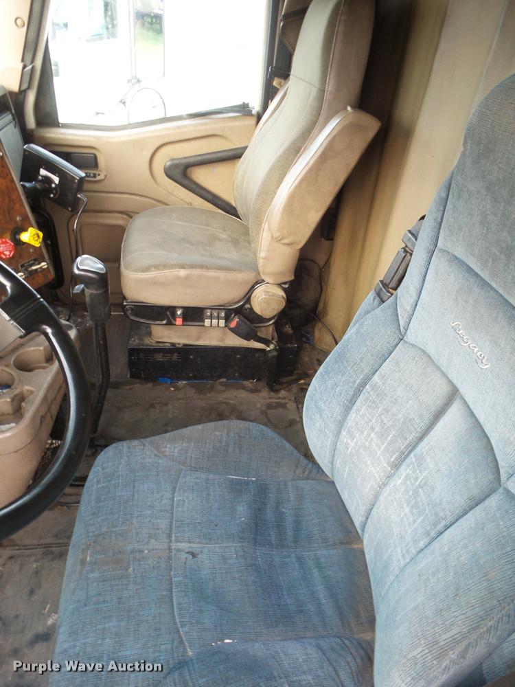 image for item DB3534 2007 International 9400i semi truck