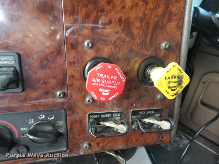 image for item DB3534 2007 International 9400i semi truck