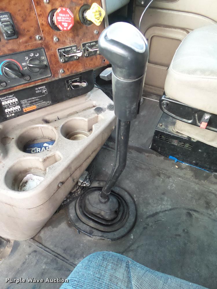 image for item DB3534 2007 International 9400i semi truck