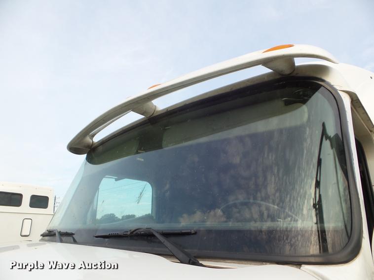 image for item DB3534 2007 International 9400i semi truck