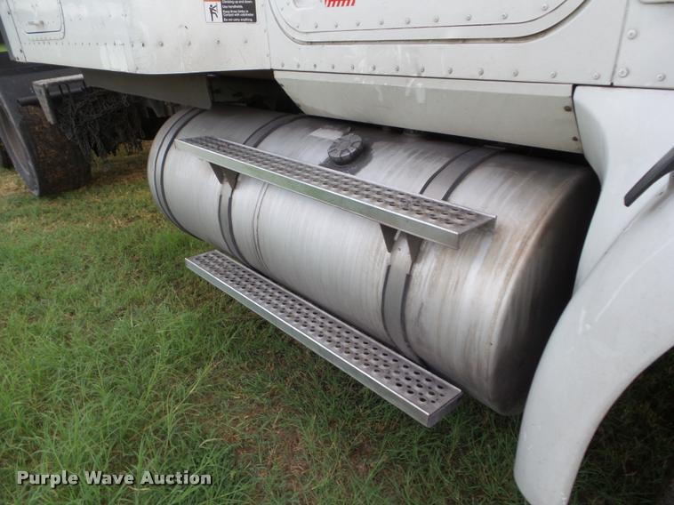 image for item DB3534 2007 International 9400i semi truck