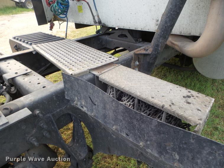 image for item DB3534 2007 International 9400i semi truck