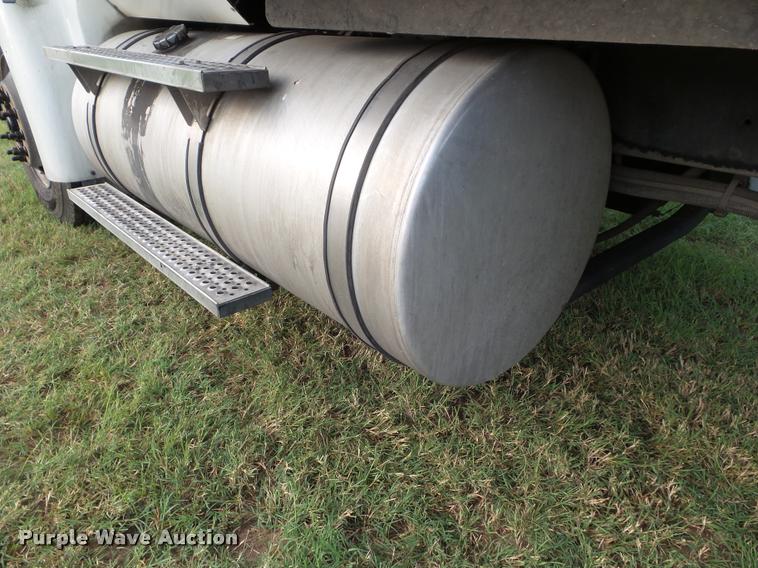 image for item DB3534 2007 International 9400i semi truck