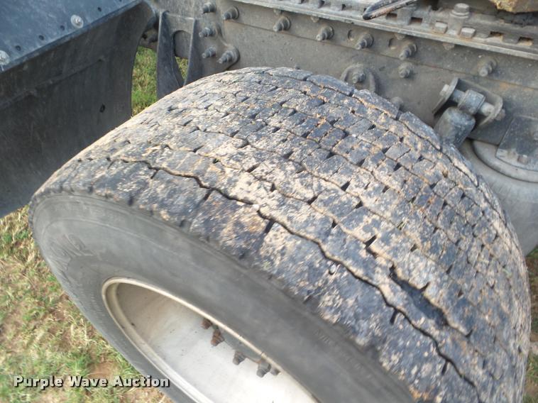 image for item DB3534 2007 International 9400i semi truck