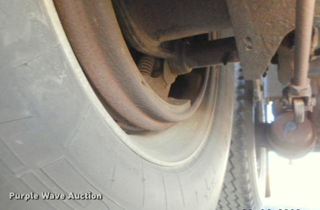 image for item G7489 2011 Aulick 4266GT2 double hopper bottom grain trailer