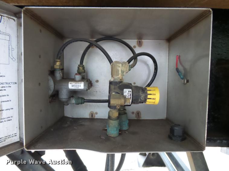 image for item J1633 1980 East end dump trailer