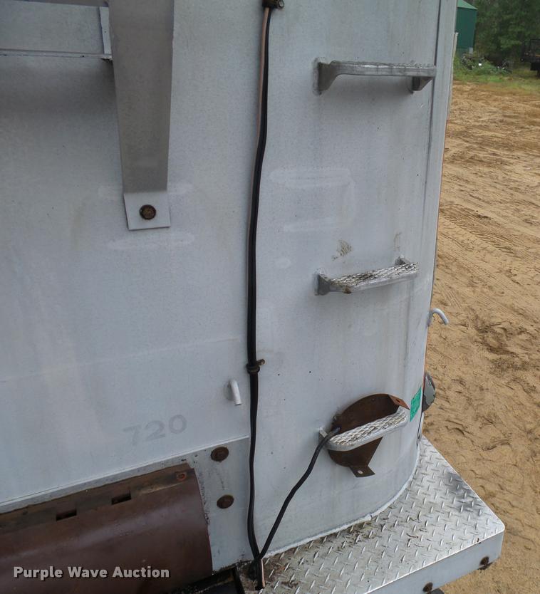 image for item J1633 1980 East end dump trailer