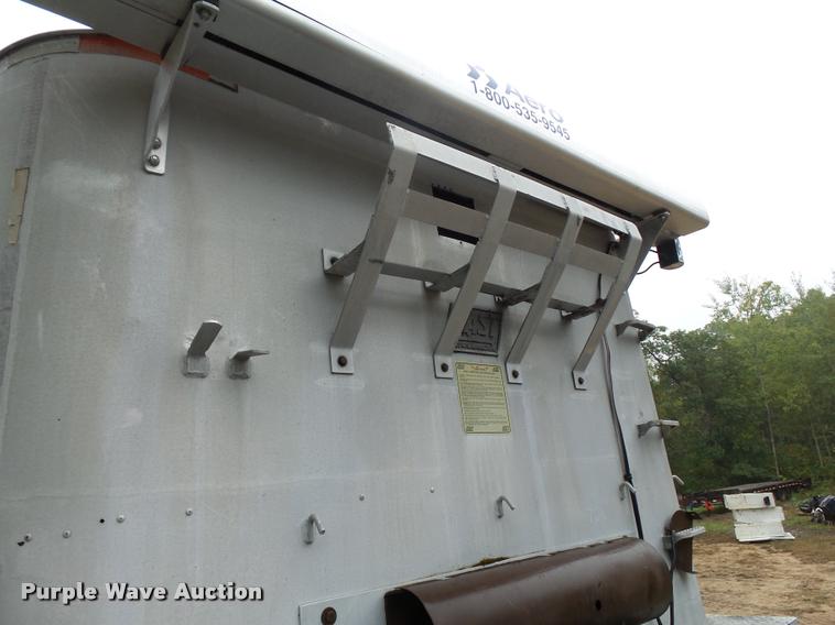 image for item J1633 1980 East end dump trailer