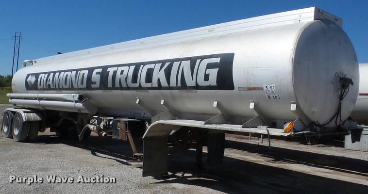 image for item J8732 1977 Trailmobile F-155-4001 tank trailer
