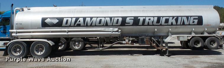 image for item J8732 1977 Trailmobile F-155-4001 tank trailer