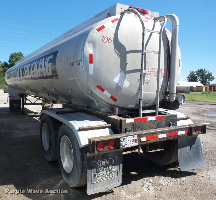 image for item J8732 1977 Trailmobile F-155-4001 tank trailer