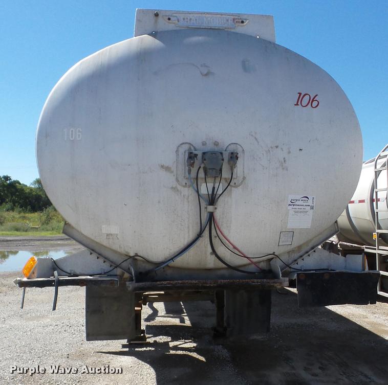 image for item J8732 1977 Trailmobile F-155-4001 tank trailer