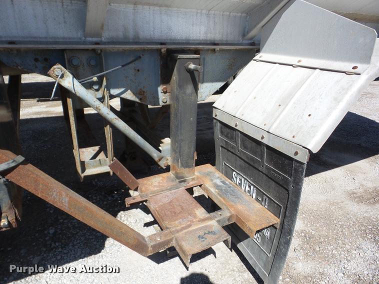image for item J8732 1977 Trailmobile F-155-4001 tank trailer