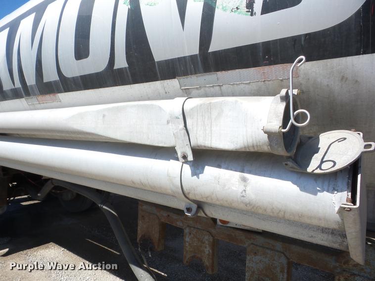image for item J8732 1977 Trailmobile F-155-4001 tank trailer