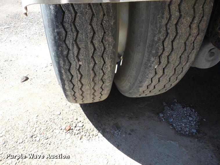 image for item J8732 1977 Trailmobile F-155-4001 tank trailer