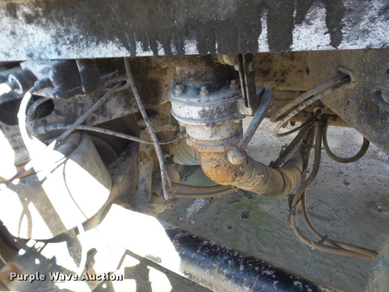 image for item J8732 1977 Trailmobile F-155-4001 tank trailer