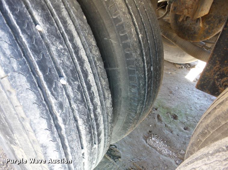 image for item J8732 1977 Trailmobile F-155-4001 tank trailer