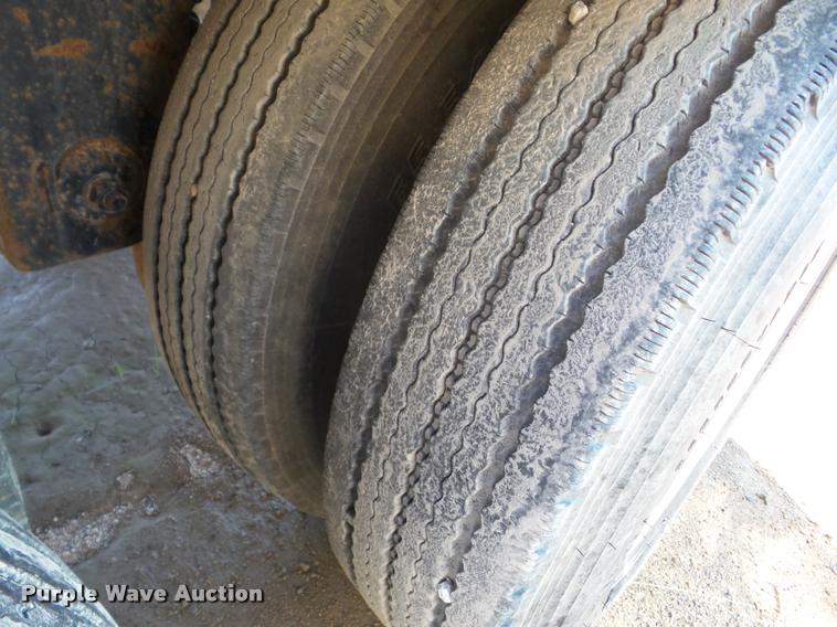 image for item J8732 1977 Trailmobile F-155-4001 tank trailer