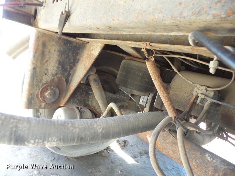 image for item J8732 1977 Trailmobile F-155-4001 tank trailer