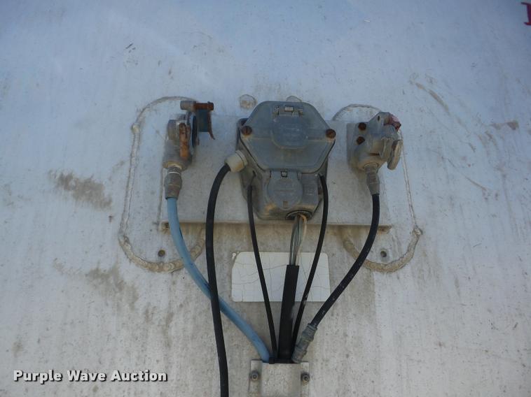 image for item J8732 1977 Trailmobile F-155-4001 tank trailer