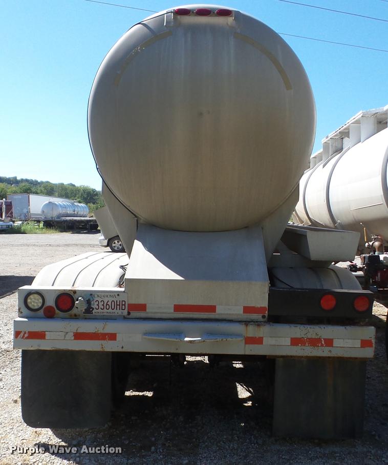 image for item J8733 1977 Trailmaster vacuum tank trailer