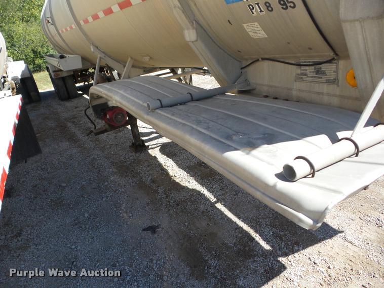 image for item J8733 1977 Trailmaster vacuum tank trailer