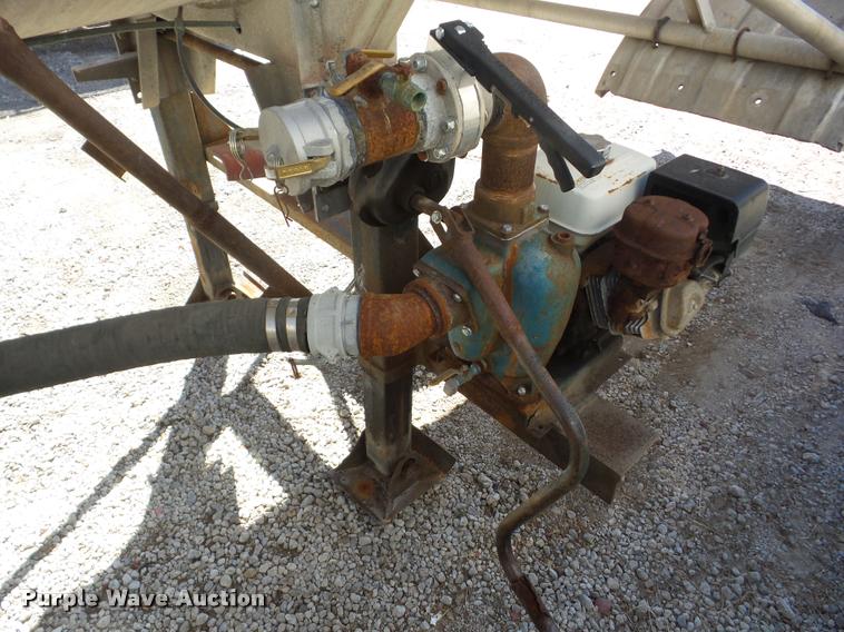 image for item J8733 1977 Trailmaster vacuum tank trailer