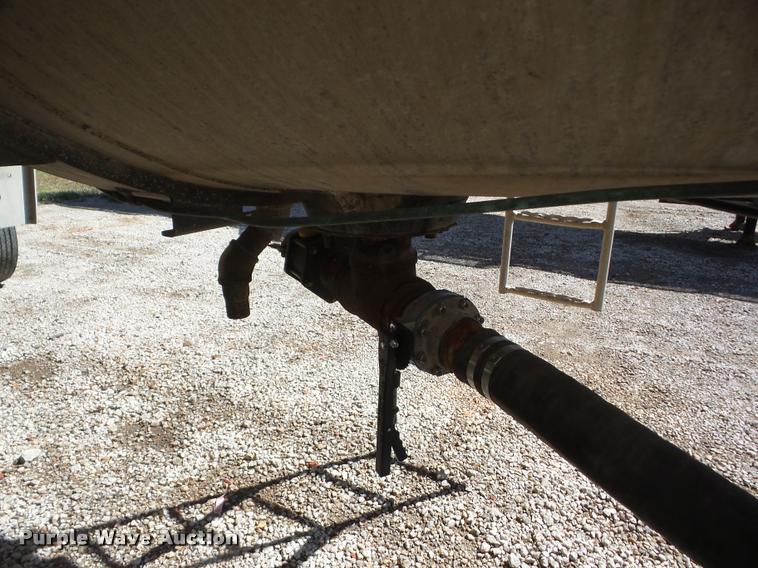 image for item J8733 1977 Trailmaster vacuum tank trailer