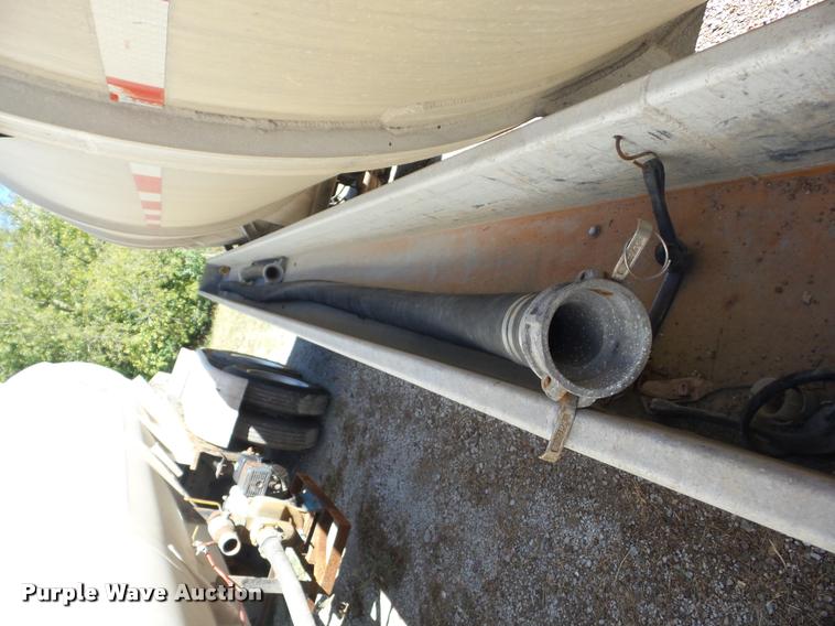 image for item J8733 1977 Trailmaster vacuum tank trailer